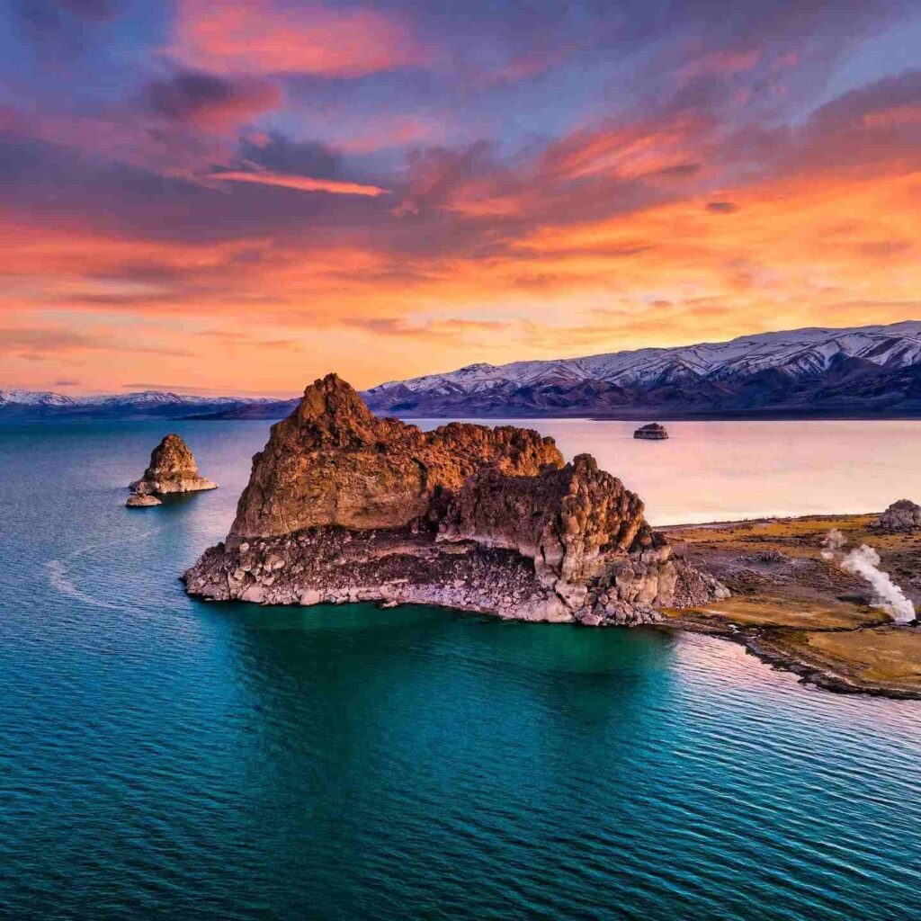 Pyramid Lake